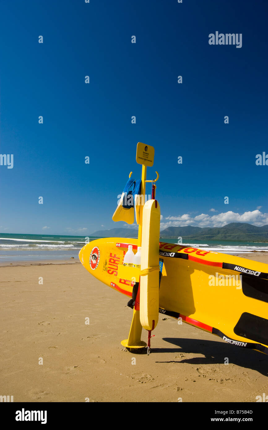 Die legendären gelben Surfski ist ein bekanntes Symbol Australiens Surf Lebensretter. Port Douglas, Queensland, Australien Stockfoto