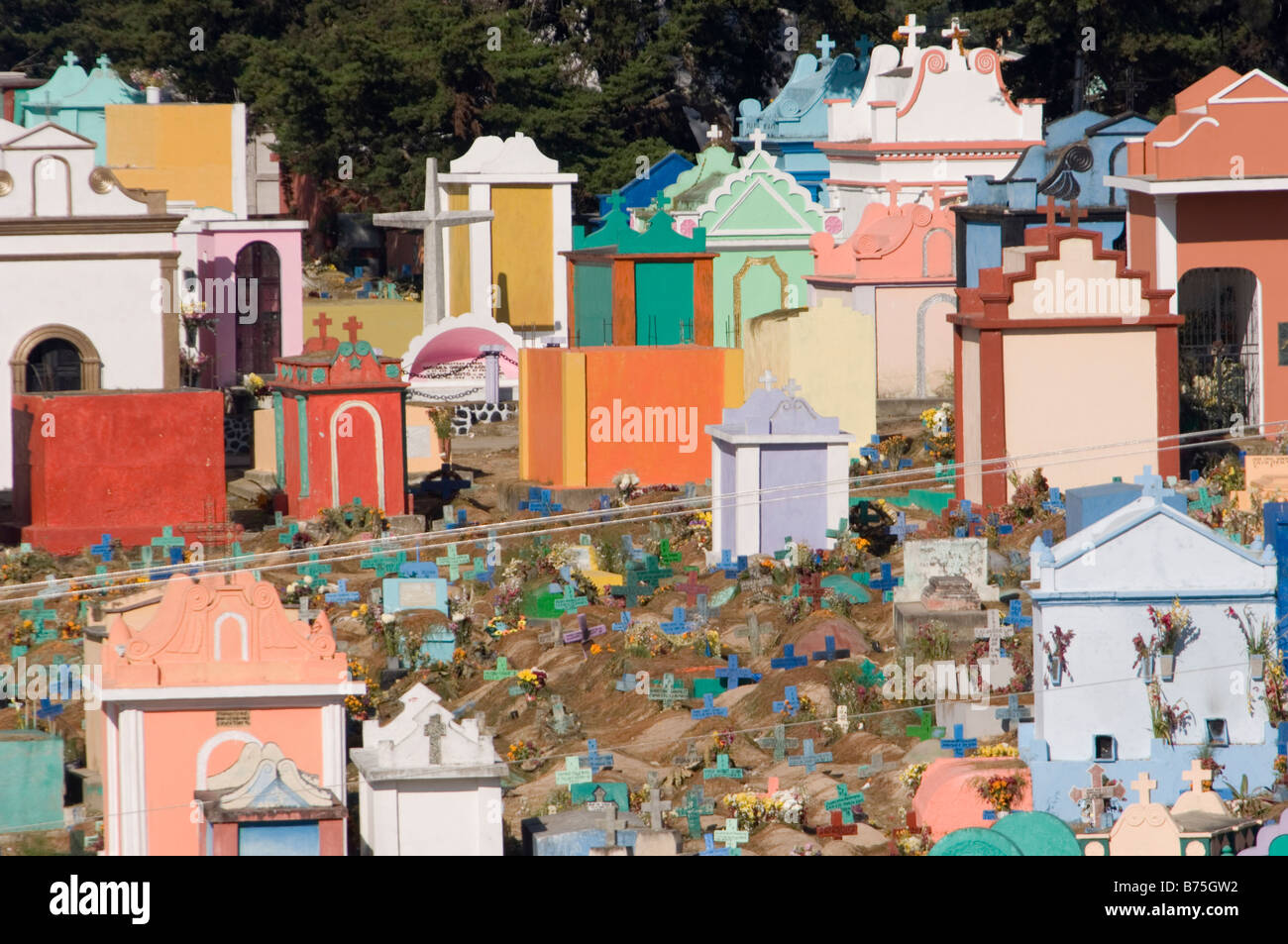 Multi farbige Gräber auf dem Friedhof von Chichcastenago. Guatemala Stockfoto