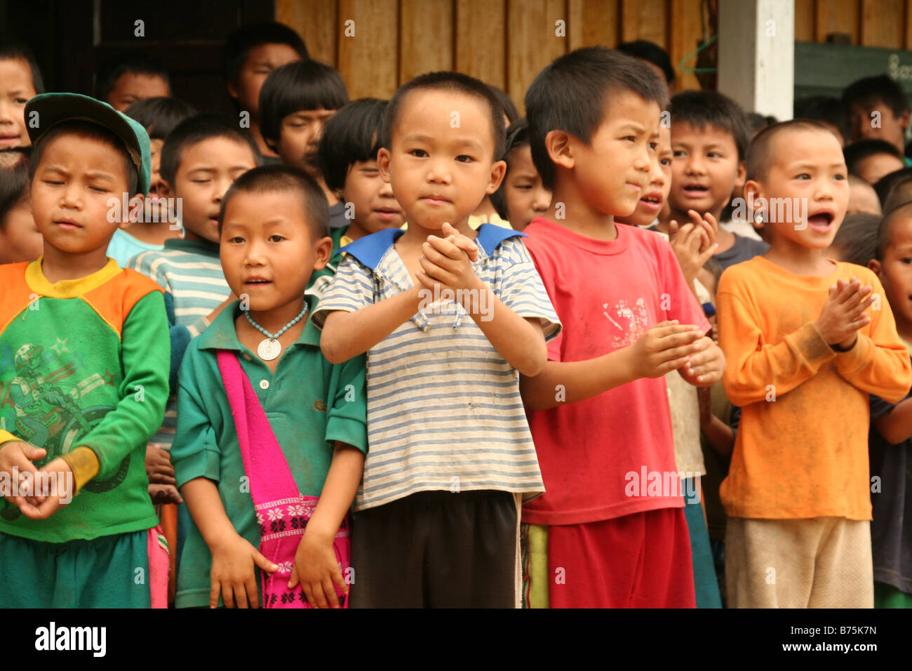 Myanmar ex Birma Kinder posieren für Foto Stockfoto