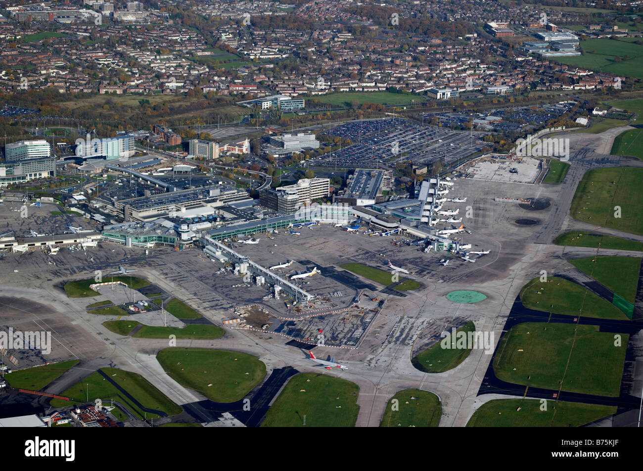 Manchester Flughafen aus der Luft, Nordengland Stockfoto
