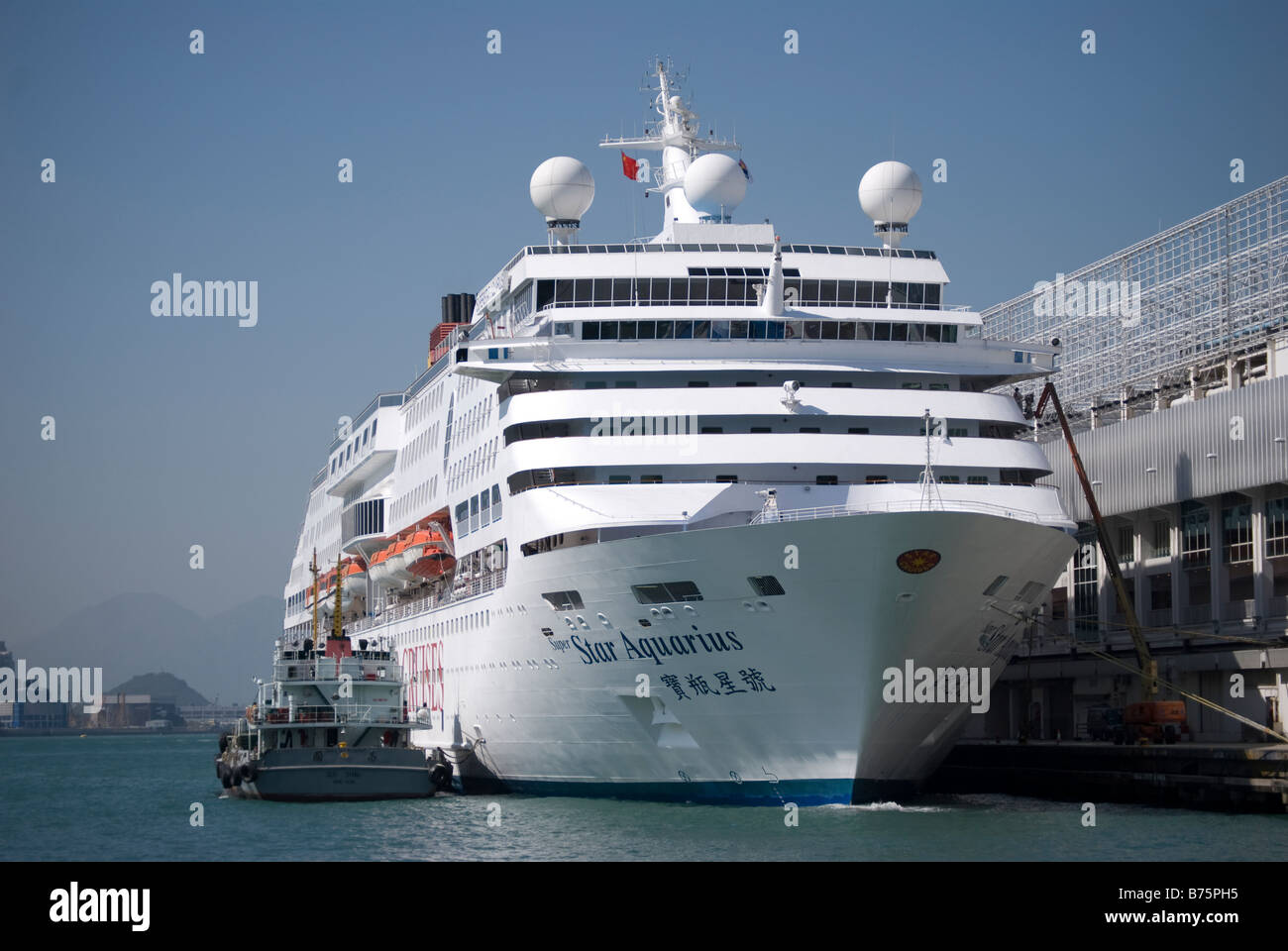 Star Cruises Cruise Liner am Liegeplatz, Harbour City, Tsim Sha Tsui, Kowloon, Hongkong, Volksrepublik China Stockfoto