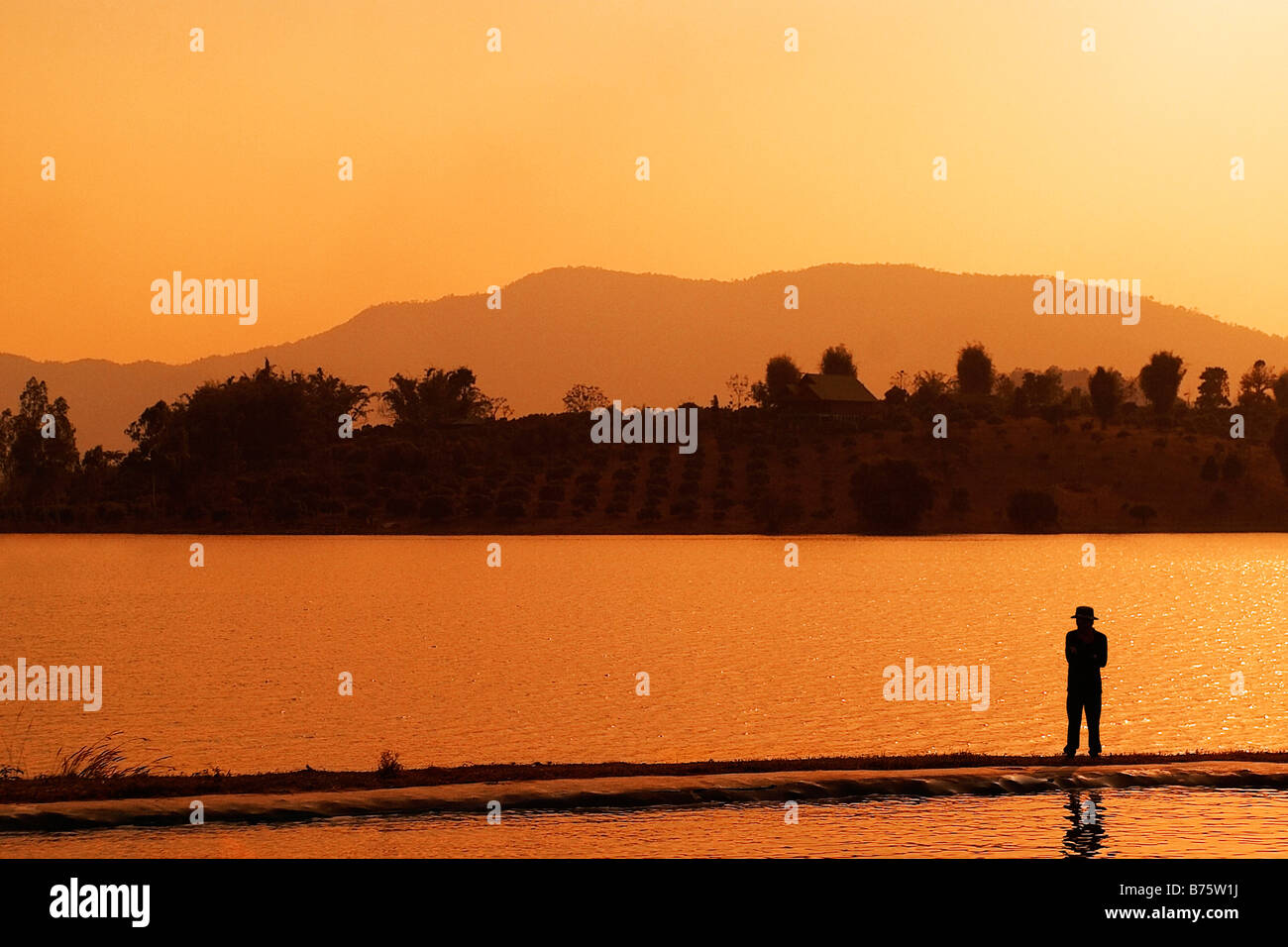 Silhouette einer Person stehen, Chiang Rai, Amphoe Mueang, Provinz Chiang Rai, Thailand Stockfoto