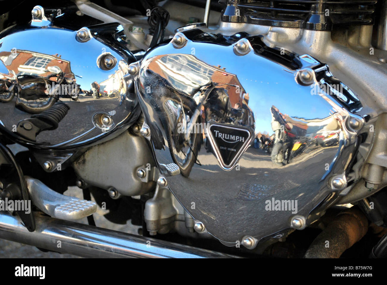 Triumph Bonneville Motor Reflexion Stockfoto