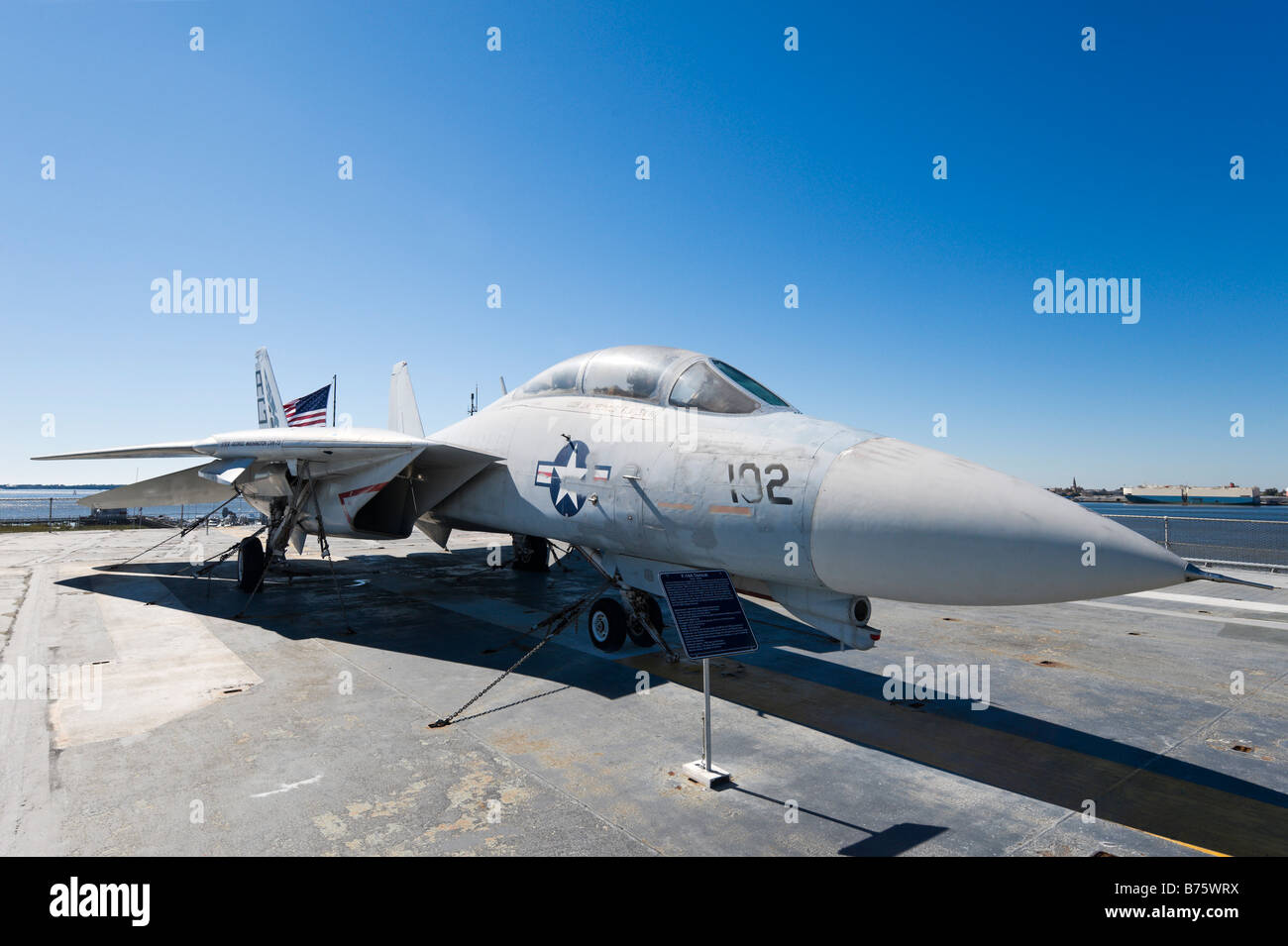 Grumman F-14A Tomcat an Deck der USS Yorktown Flugzeugträger, Patriots Point Naval Museum, Charleston Stockfoto