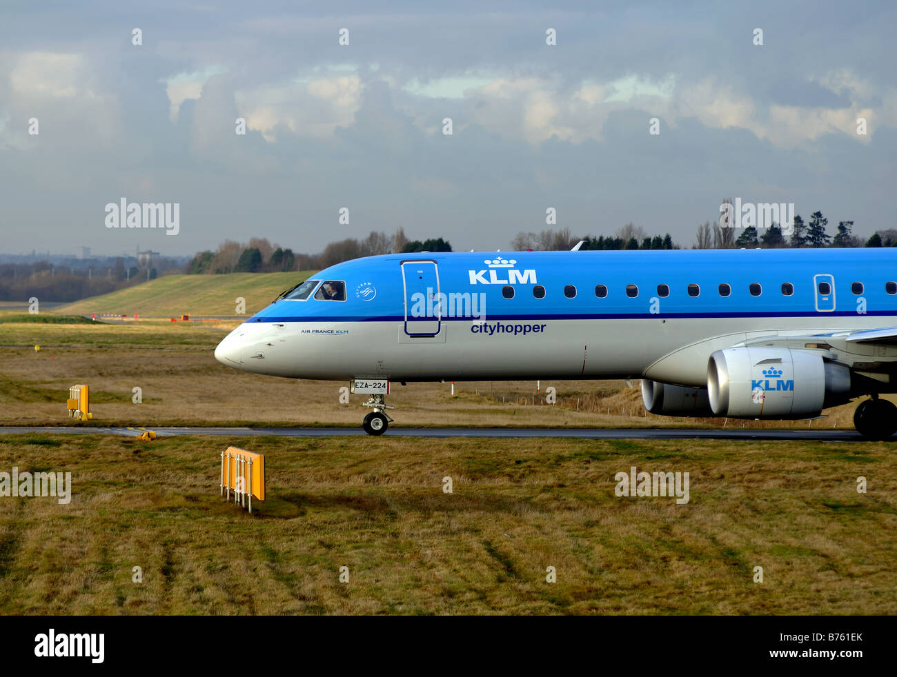 KLM Cityhopper Embraer 190 Flugzeuge am Flughafen Birmingham UK Stockfoto