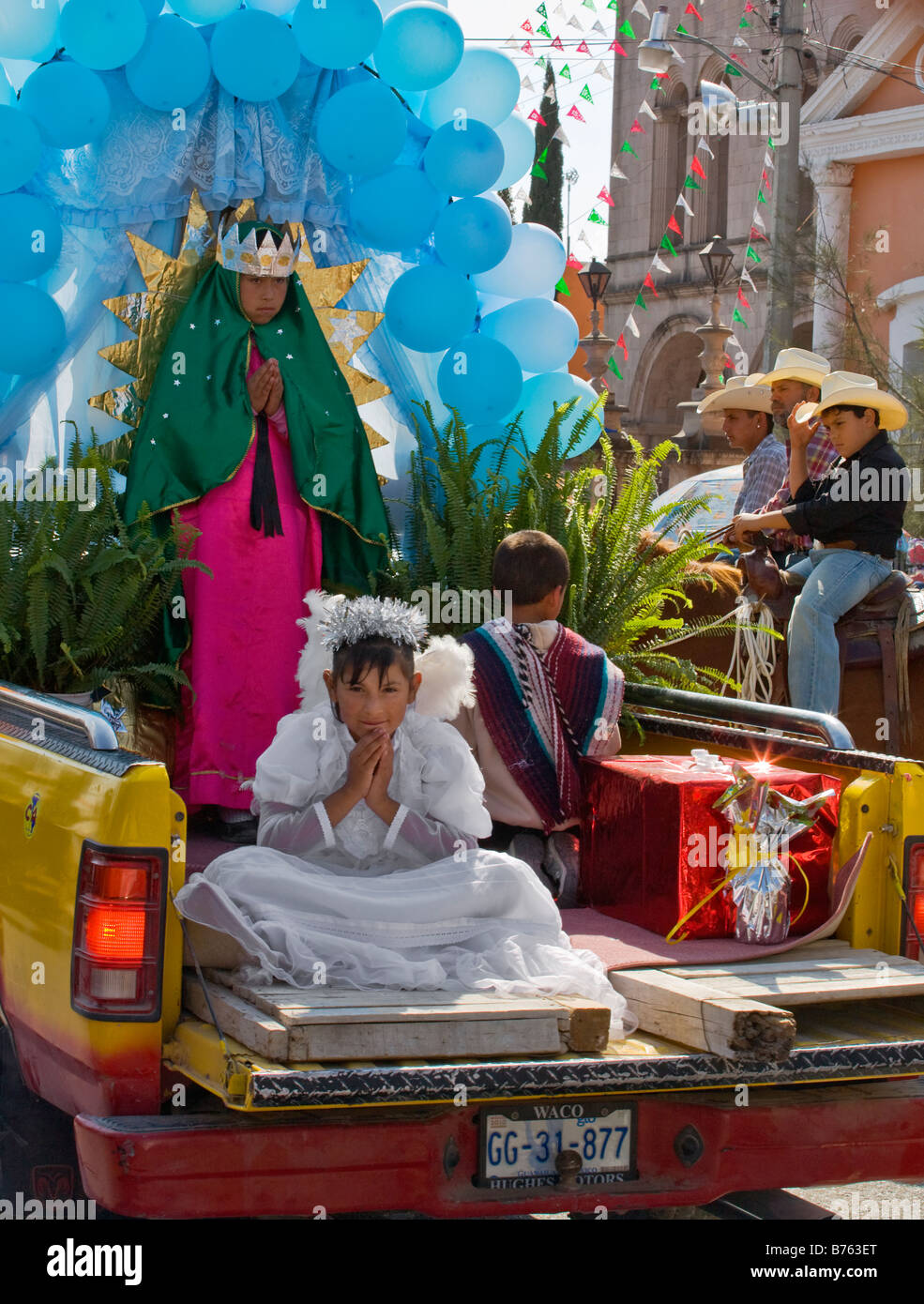 Kinder gekleidet als religiöse Figuren auf dem Festival der Jungfrau von GUADALUPE LOS RODRIGUEZ GUANAJUATO Mexiko Stockfoto