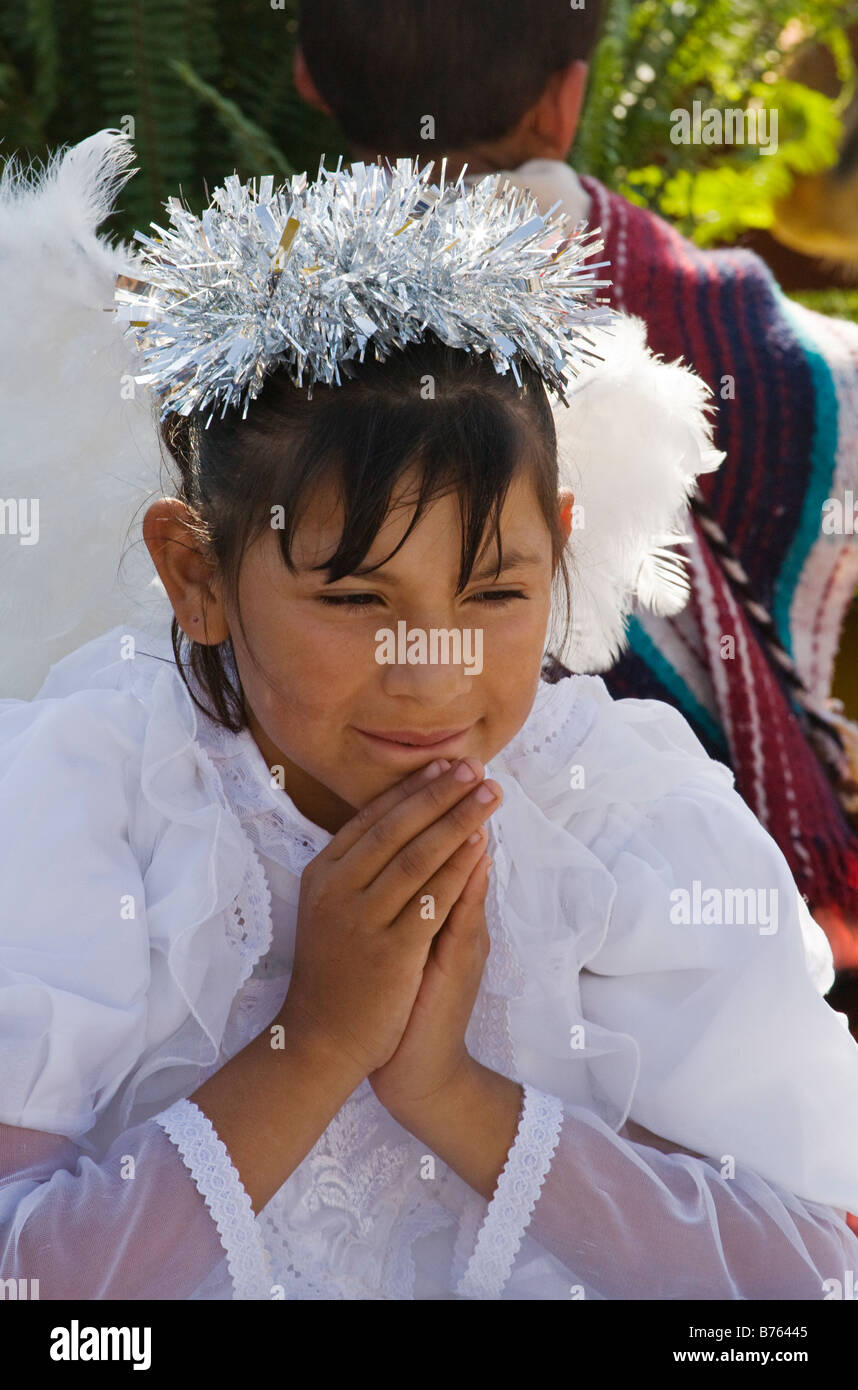 Ein junges Mädchen Engel während der Feier des Festes der Jungfrau von GUADALUPE LOS RODRIGUEZ GUANAJUATO Mexiko Stockfoto