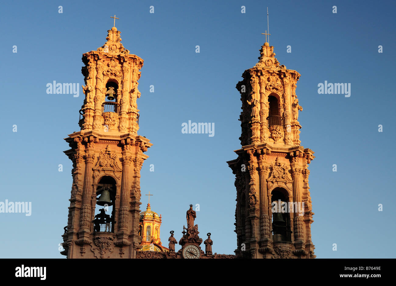 Türme von Santa Prisca Kirche, Taxco Stockfoto