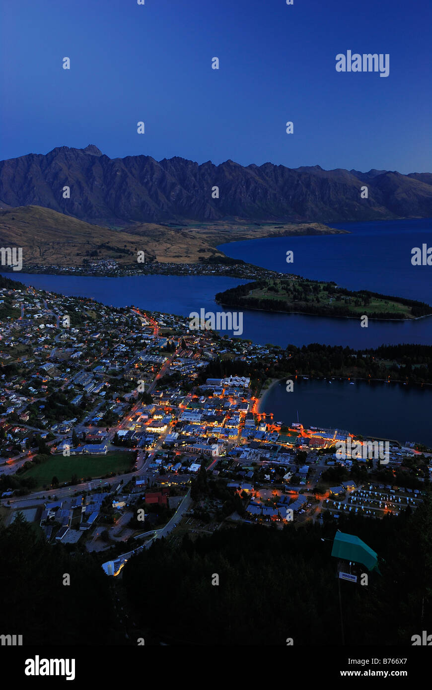 Queenstown Remarkables Dämmerung Lake Wakatipu Otago Neuseeland Südinsel Stockfoto