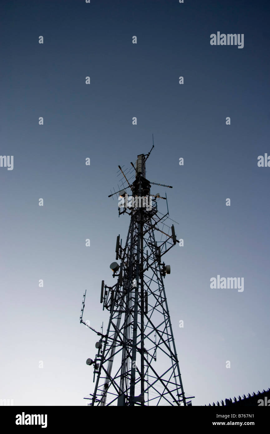 Kommunikations-Turm für Mobiltelefone und Digital-TV Stockfoto