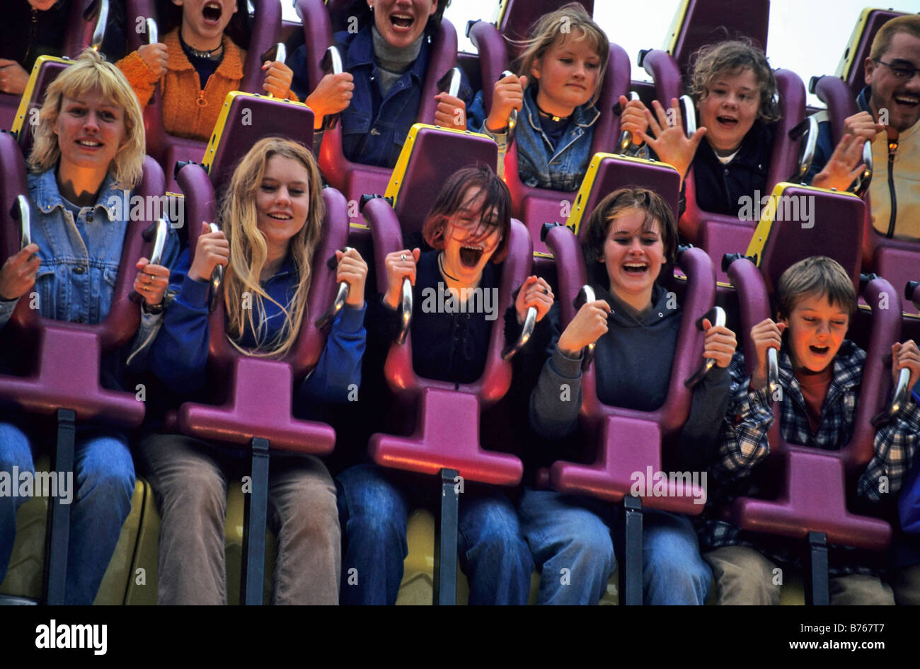 Oktober Festival Messegelände fahren Volksfest München Bayern Deutschland Anblick Spaß spannende Nervenkitzel Stockfoto