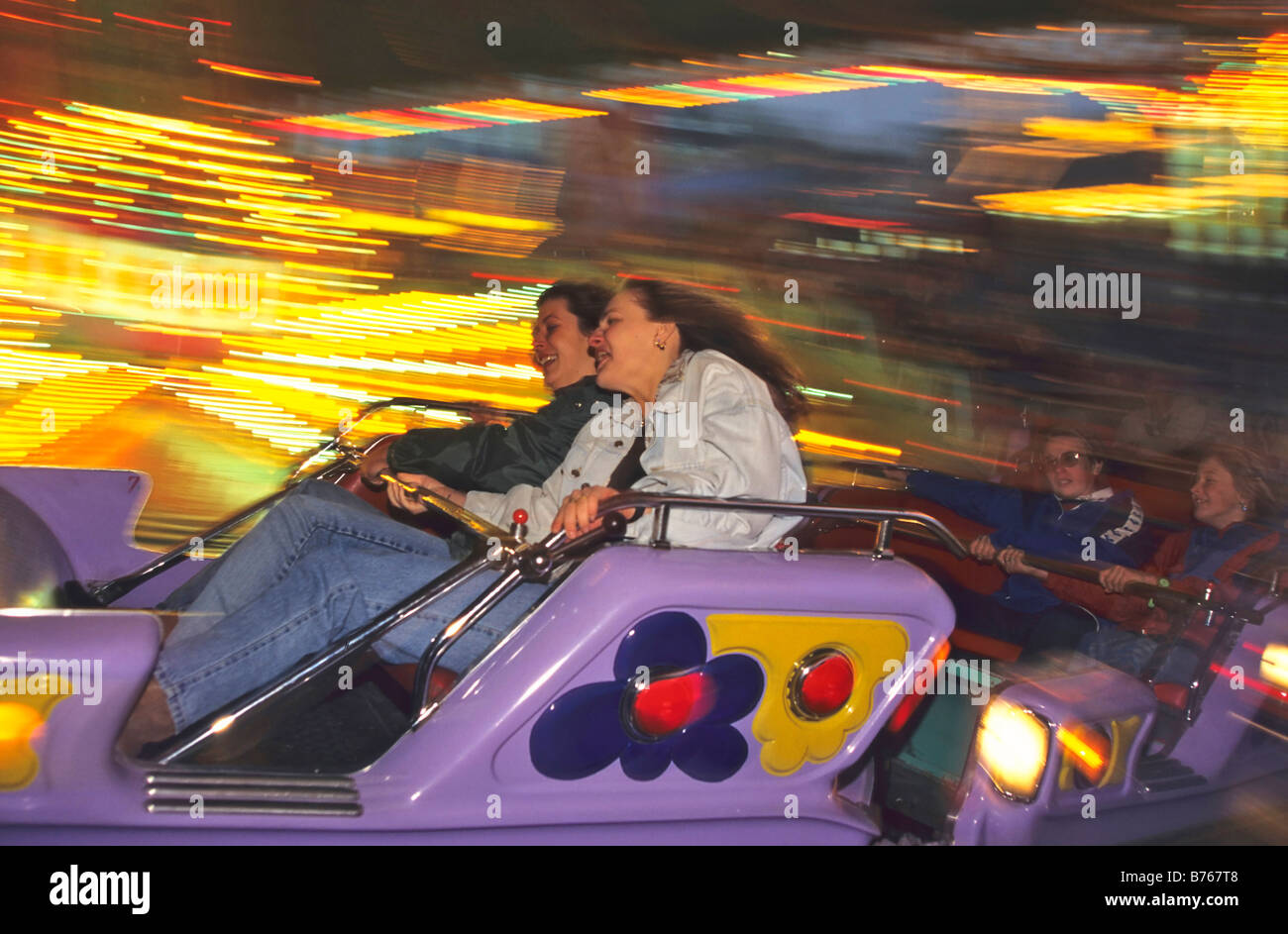 Riesenrad Oktober Festival Messegelände fahren Volksfest München Bayern Deutschland Anblick Spaß spannende Nervenkitzel Stockfoto
