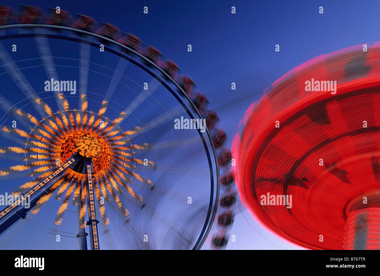 Riesenrad Oktober Festival Messegelände fahren Volksfest München Bayern Deutschland aus den Augen Stockfoto
