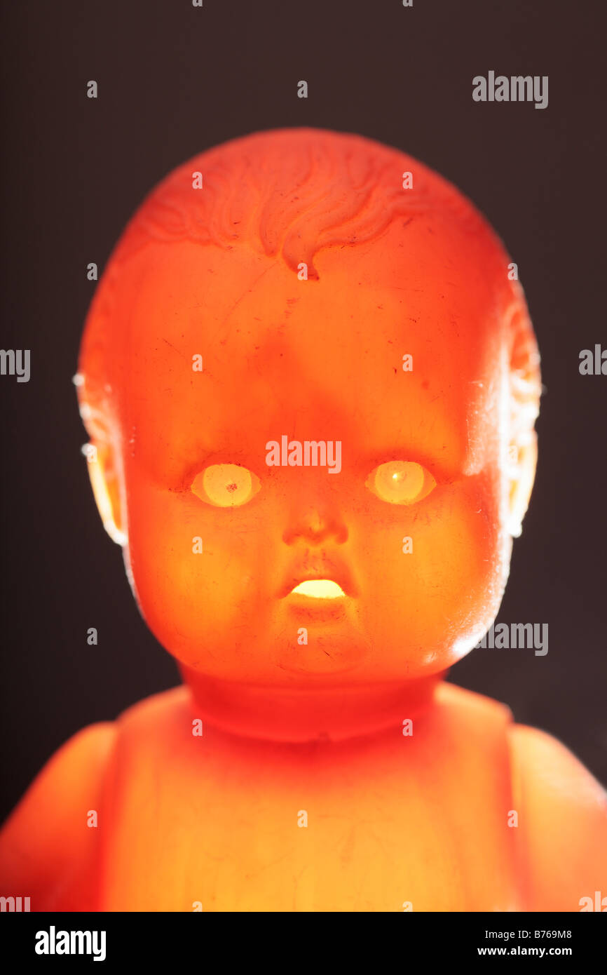 Alten gebrochenen Plastikpuppe Stockfoto