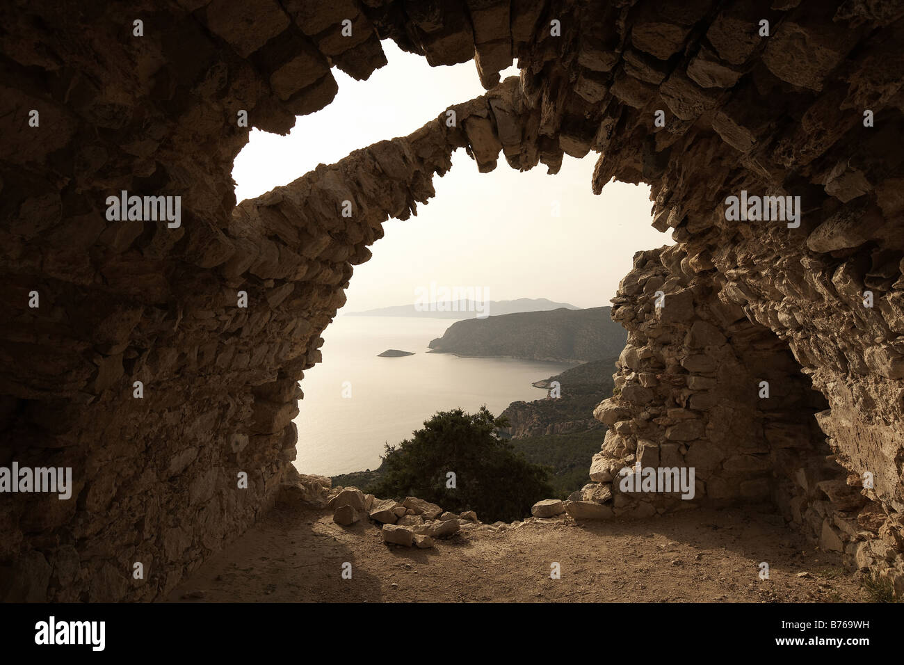 Moniolithos Ritter Burg mit Blick auf die Küstenebene von Rhodos Griechenland Stockfoto