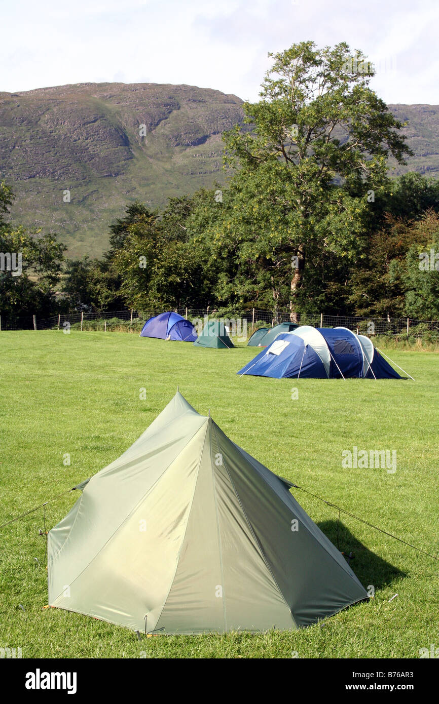 Zelten auf dem Campingplatz in der schottischen Landschaft Stockfoto