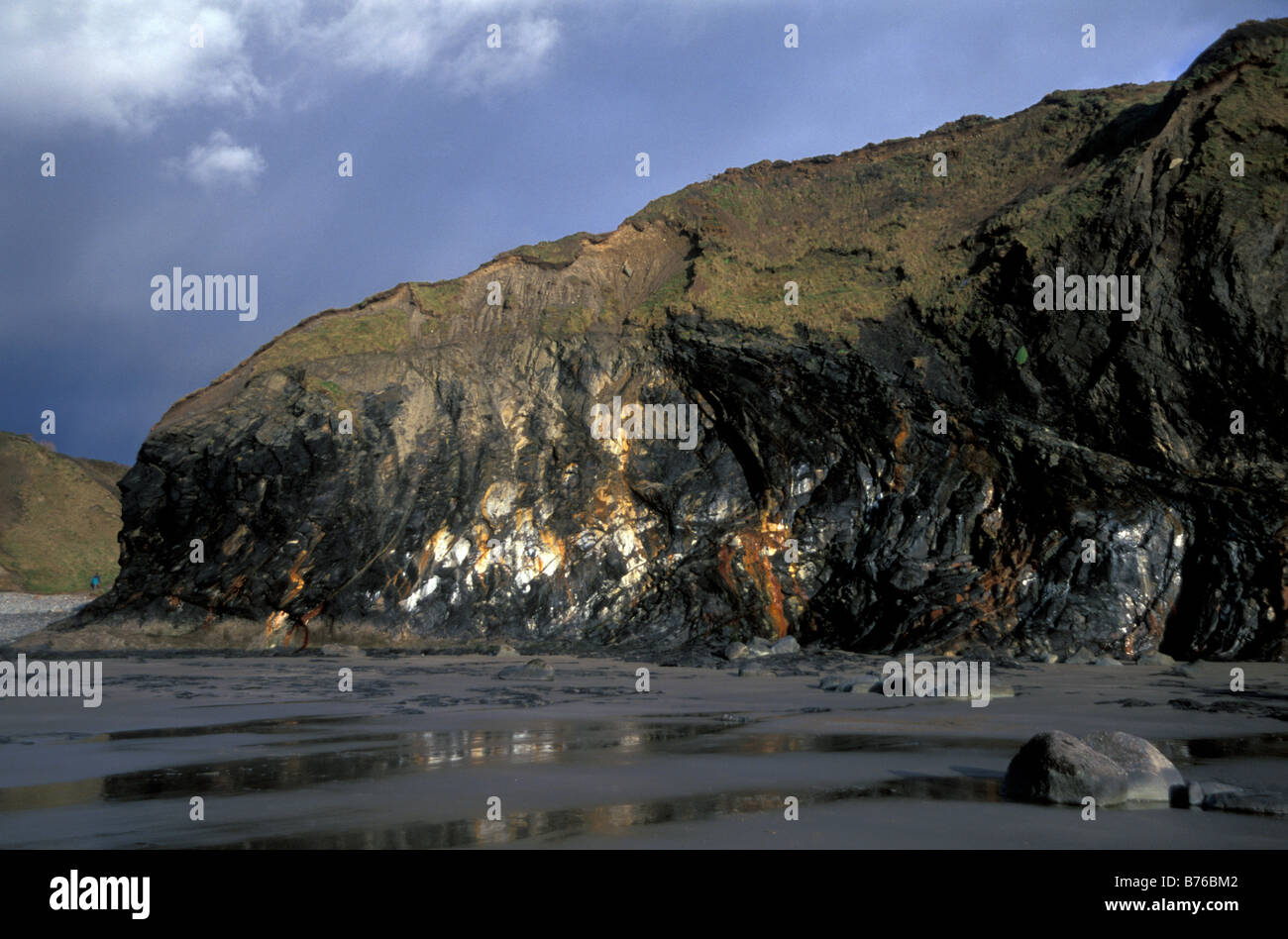 Klippen am Druidston Haven Pembrokeshire Stockfoto