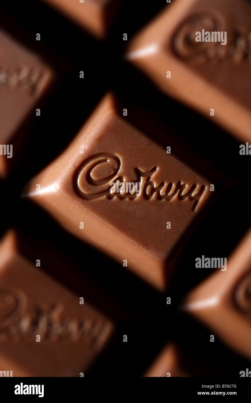 Cadbury Dairy Milk Schokolade hautnah im Besitz von amerikanischen Unternehmen Mondelēz International (ursprünglich Kraft Foods). Stockfoto