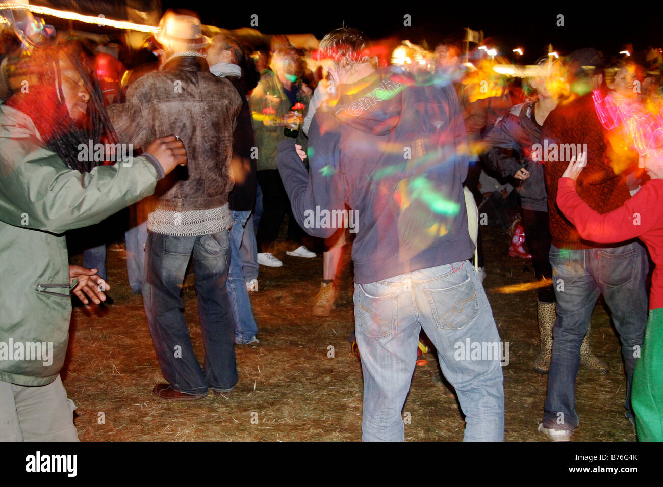 FANS, DIE TEUFEL FEIERNDEN BEACHDOWN MUSIKFESTIVAL BRIGHTON DYKE DANCE LIVE-EVENT Stockfoto