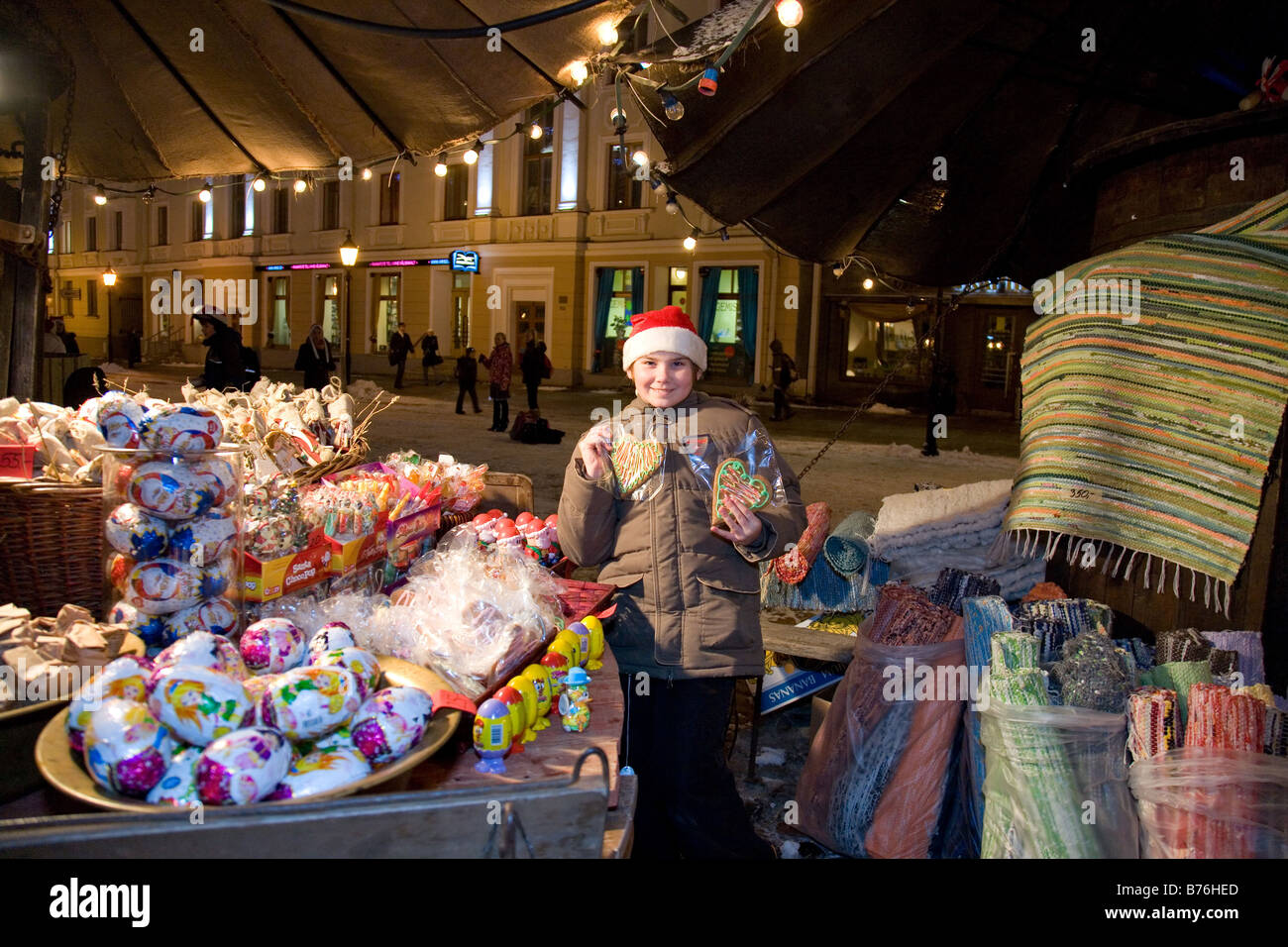 Weihnachtsmarkt in Tartu Rathausplatz Estland Europa Stockfoto