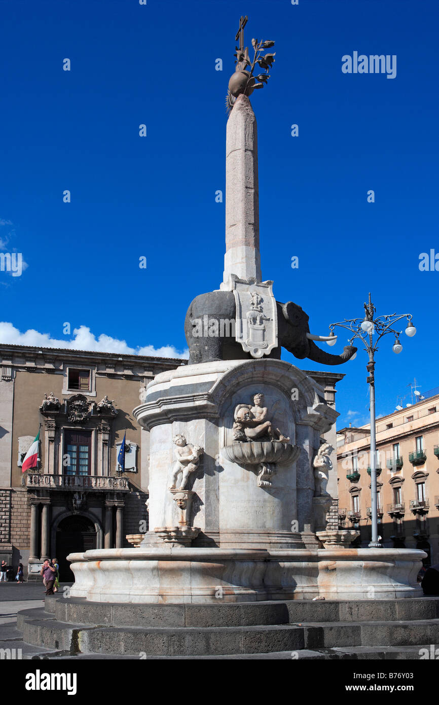 Fontana dell'Elefante von Vaccarini, Piazza Duomo, Catania, Sizilien Stockfoto