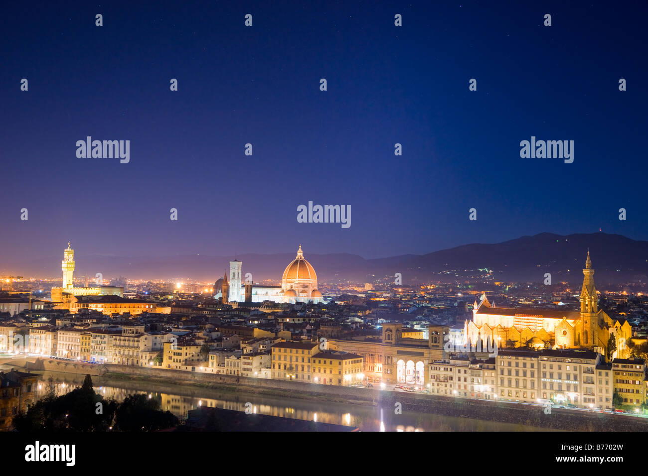 Florenz-Nachtansicht der Piazza Santa Croce della Signoriaand Duomo von Piazzale Michelangelo Stockfoto
