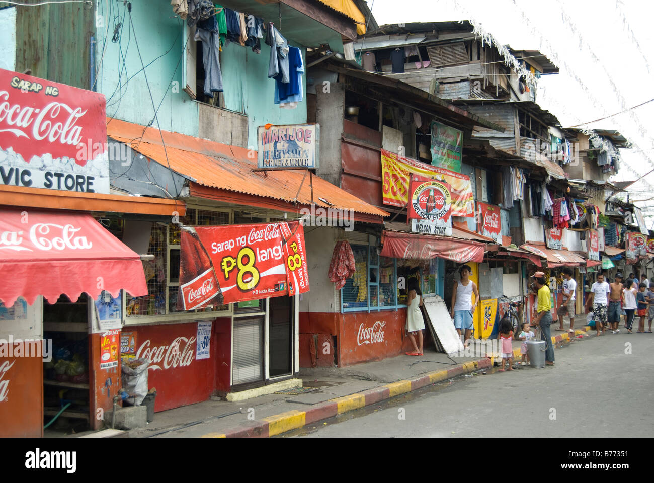 Kleiner Supermarkt und Shanty Häuser, Intramuros, Manila, Philippinen Stockfoto