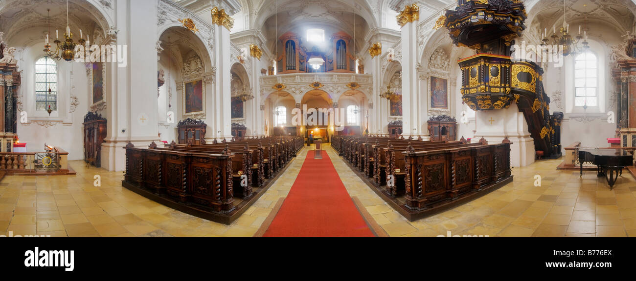 Innenansicht der St. Ignatius Kirche, historische Kathedrale in Linz, Oberösterreich, Europa Stockfoto