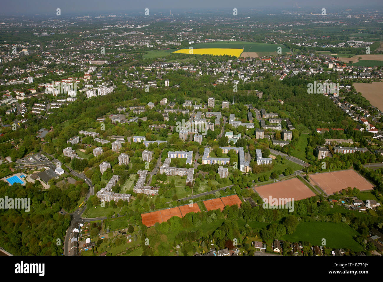 Luftaufnahme, Estate Hochhaus Wohnungen, Bein, Whitehall, Erasmusstrasse 12-1, Tennisplätze, Essen-Bergmannsfeld, Rhinela Stockfoto