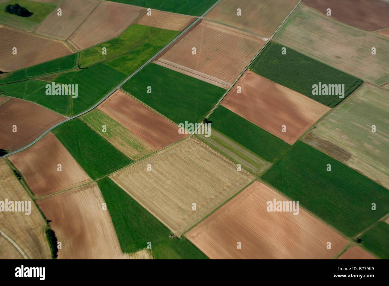 Luftbild, Patchwork-Look, geerntet Felder nicht weit von der Stadt Korbach, Waldeck, Hessen, Deutschland, Europa Stockfoto