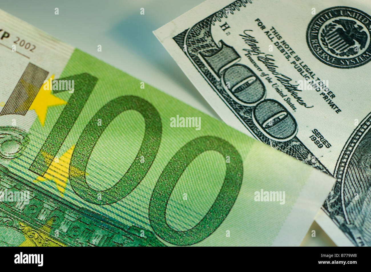 Hundert-Dollar-Schein und 100 Euro-Schein Stockfoto