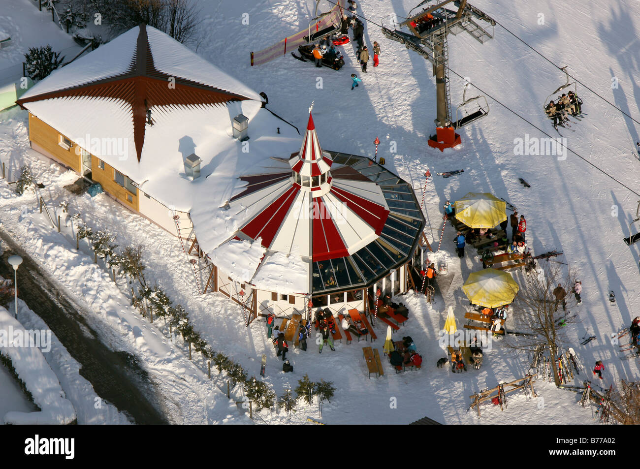 Luftbild, Skiliftstation, Apres Ski, Winterberg, Sauerland, Nordrhein-Westfalen, Deutschland, Europa Stockfoto
