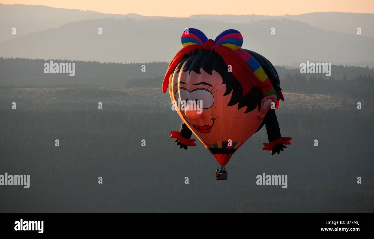 Luftaufnahme, Sonnenaufgang, Heißluftballon, internationalen Mongolfiade, Warstein, Hirschberg, Sauerland, Deutschland, Europa Stockfoto