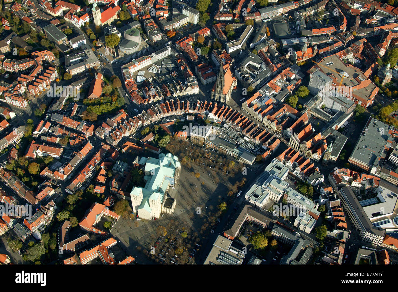 Luftaufnahme, Domplatz und Prinzipal Markt, Lambertikirche, Einkaufsstraße, Arkaden, Münster, Münsterland, N Stockfoto