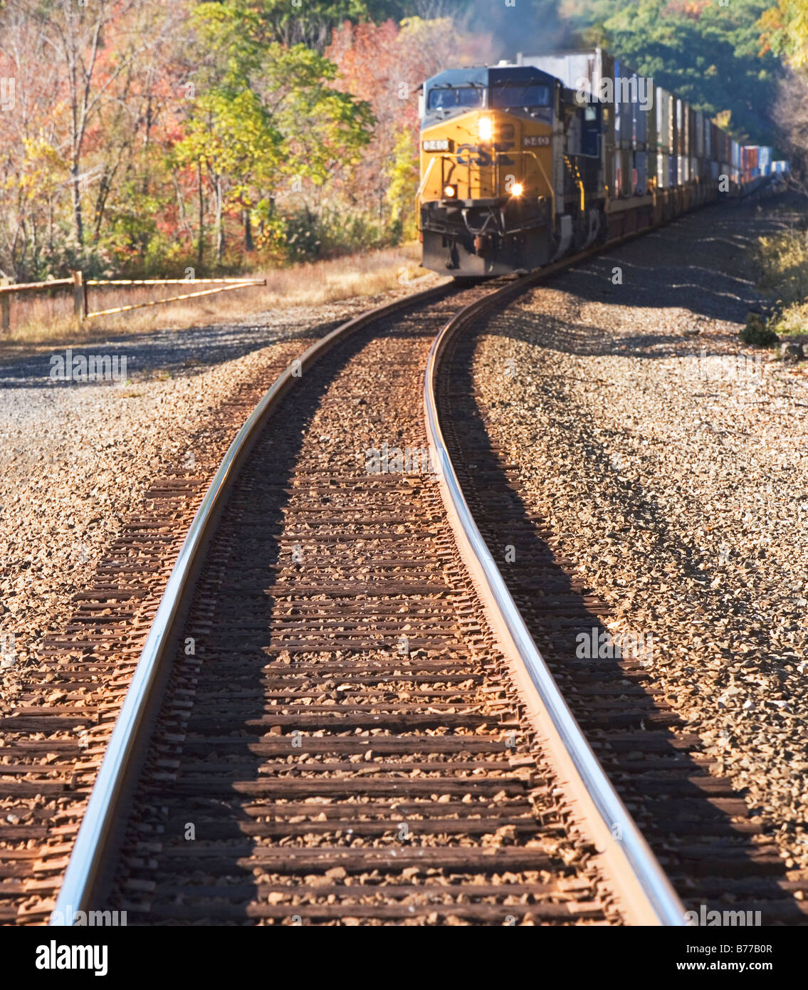 Güterzug nach unten Strecken bewegen Stockfoto
