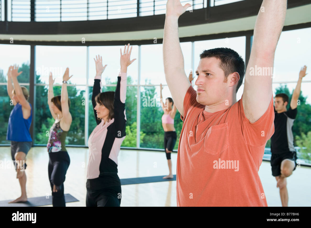 Yoga Klasse Berg-pose Stockfoto