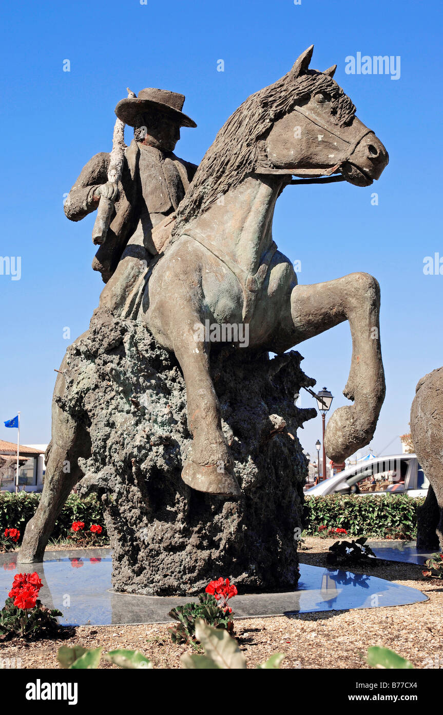 Statue von Guardian auf Camargue-Pferd, Les Saintes-Maries-de-la-Mer, Camargue, Bouches-du-Rhône, Provence-Alpes-Cote d ' Azur, Sou Stockfoto