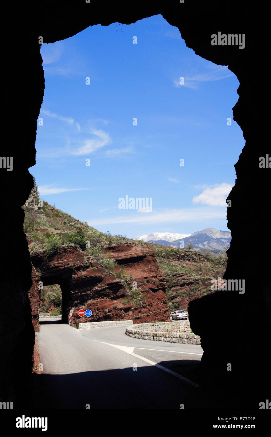 Straße und Tunnel, Gorges de Daluis, Alpes-Maritimes, Provence-Alpes-Cote d ' Azur, Südfrankreich, Frankreich, Europa, Frankreich, Euro Stockfoto