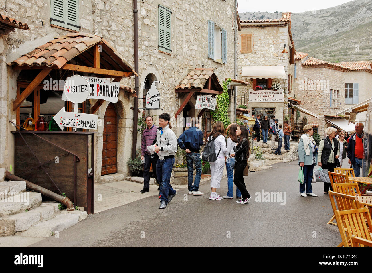 Shop, Fußgänger, Gourdon, Alpes-Maritimes, Provence-Alpes-Cote d ' Azur, Südfrankreich, Frankreich, Europa Stockfoto