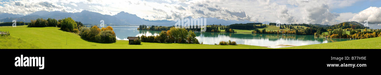 Forggensee See mit Mt Tegelberg, 1880 m, Mt Saeuling, 2047 m und Thannheim Berge, bayerischen Schwaben, Bayern, Deutschland, Eur Stockfoto