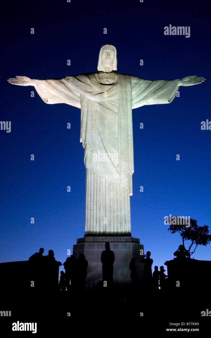 Statue von Christus bei Nacht, Rio De Janeiro, Brasilien, Südamerika Stockfoto