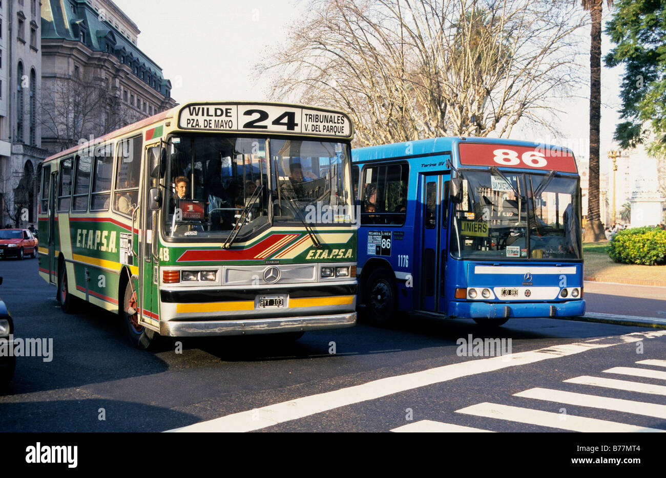 Busse auf Avenida 9 de Julio in Buenos Aires, Argentinien, Südamerika Stockfoto