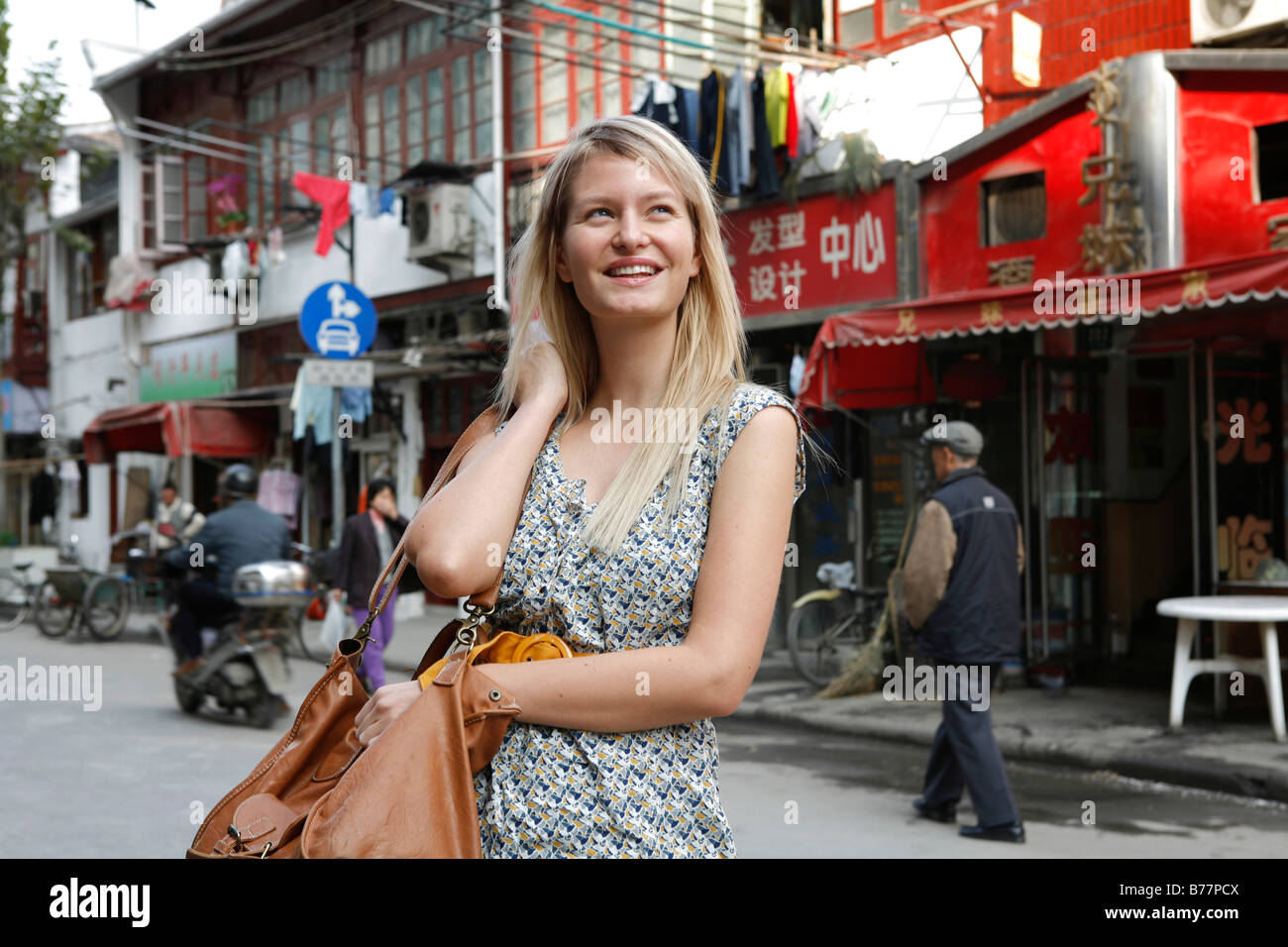 Blonde Frau, Tourist, Sightseeing, Shanghai, China, Asien Stockfoto
