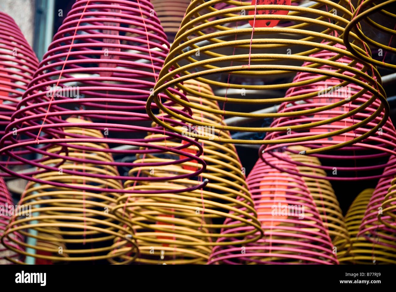 Spulen von Weihrauch in chinesischen Tempel, Hong Kong Stockfoto