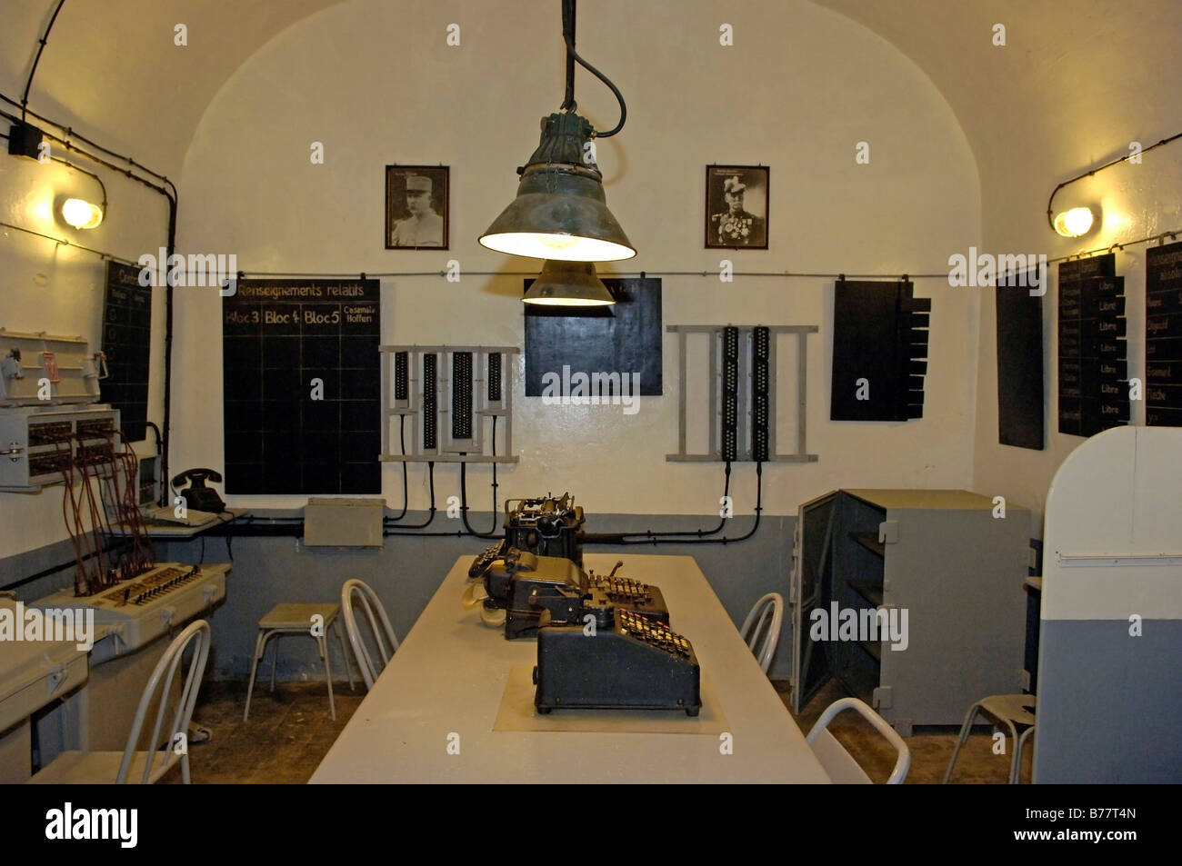 Dominierende Post in Beton Bunker der Maginot-Linie in Frankreich, Europa Stockfoto