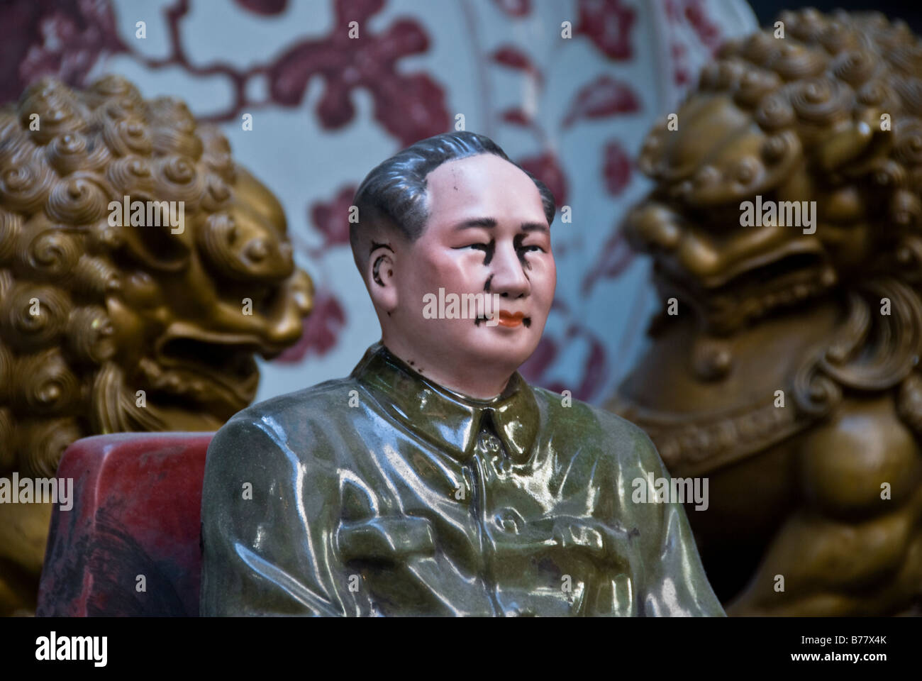 Vorsitzender Mao Porzellan Figur, Cat Street Market, Hongkong Stockfoto