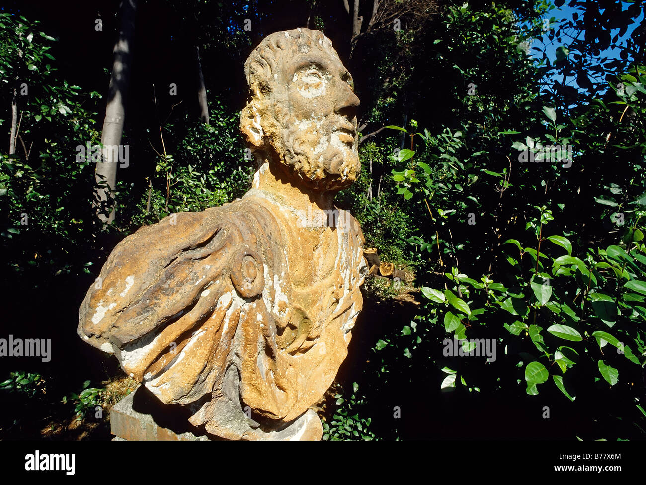 Villa Garzoni, Garten im barocken Stil, TerrakottaFigur, Büste eines