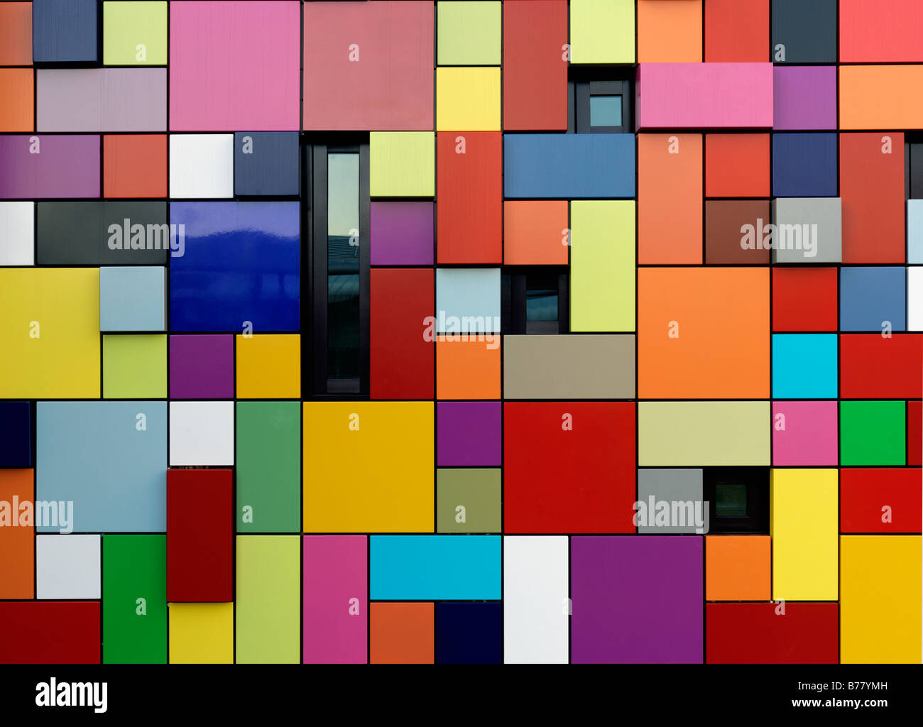 bunte Multi farbige Gebäude dient als Eingang für Parkhaus am Discovery Park Synchronizität der Farbe von Margo Sawyer Stockfoto