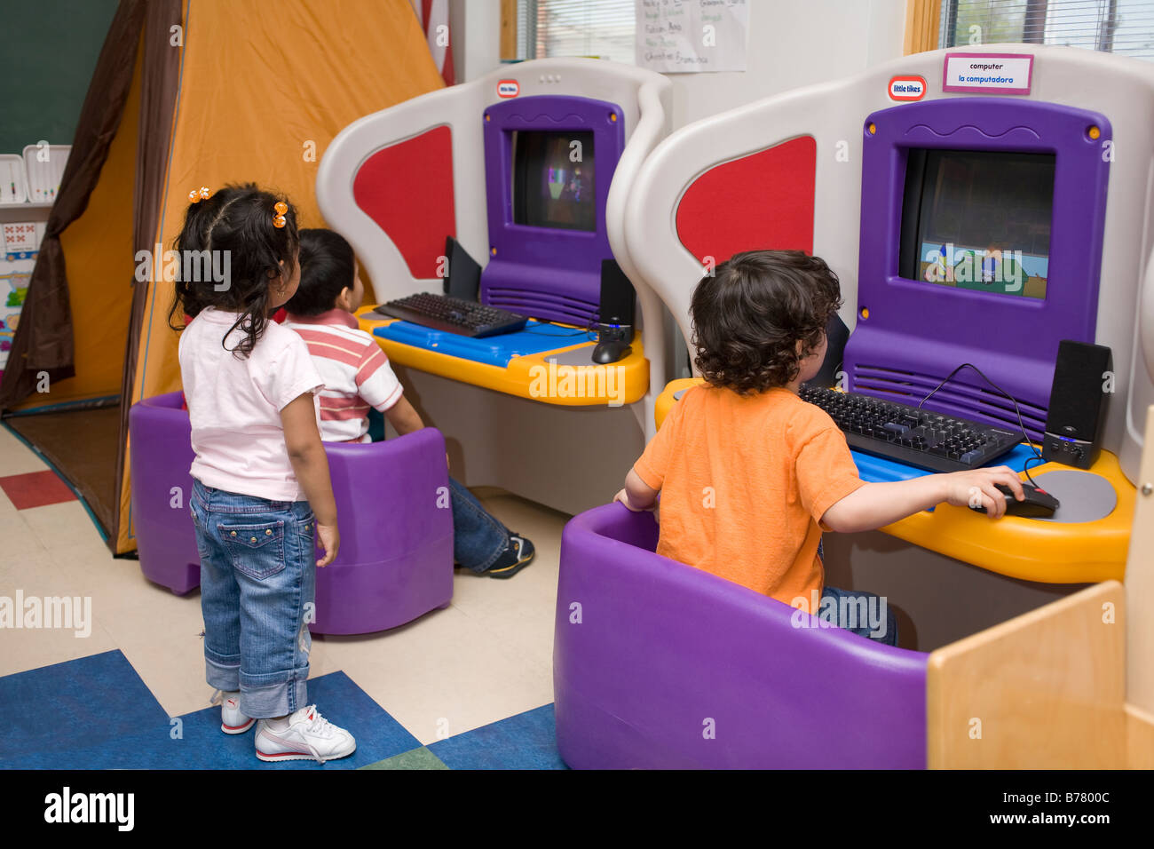 Kinder im Vorschulalter am computer Stockfoto