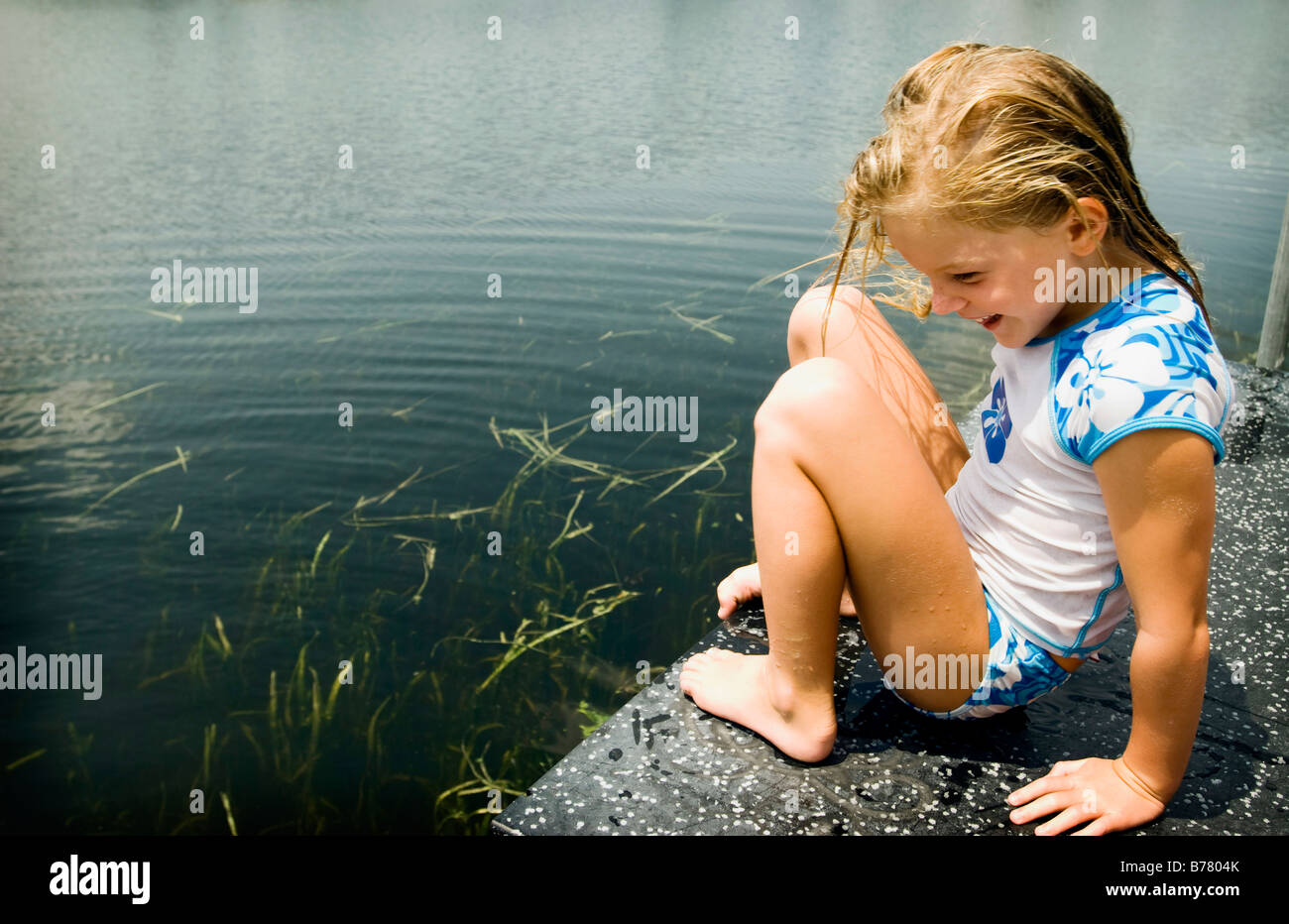 Kleine Mädchen Badeanzug Stockfotos Und Bilder Kaufen Alamy 